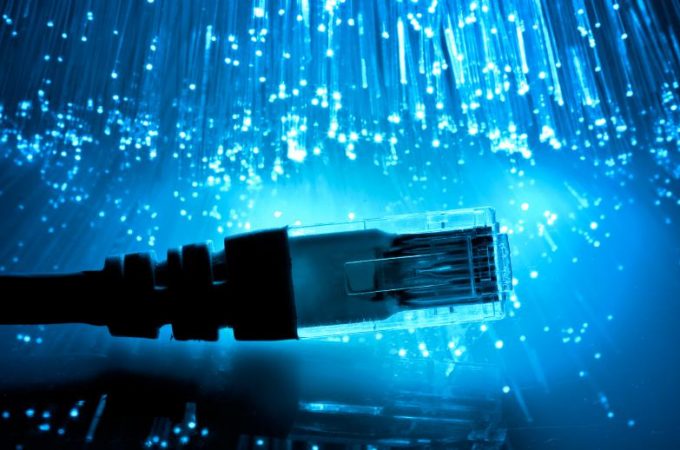 What are the pros and cons of cable internet?